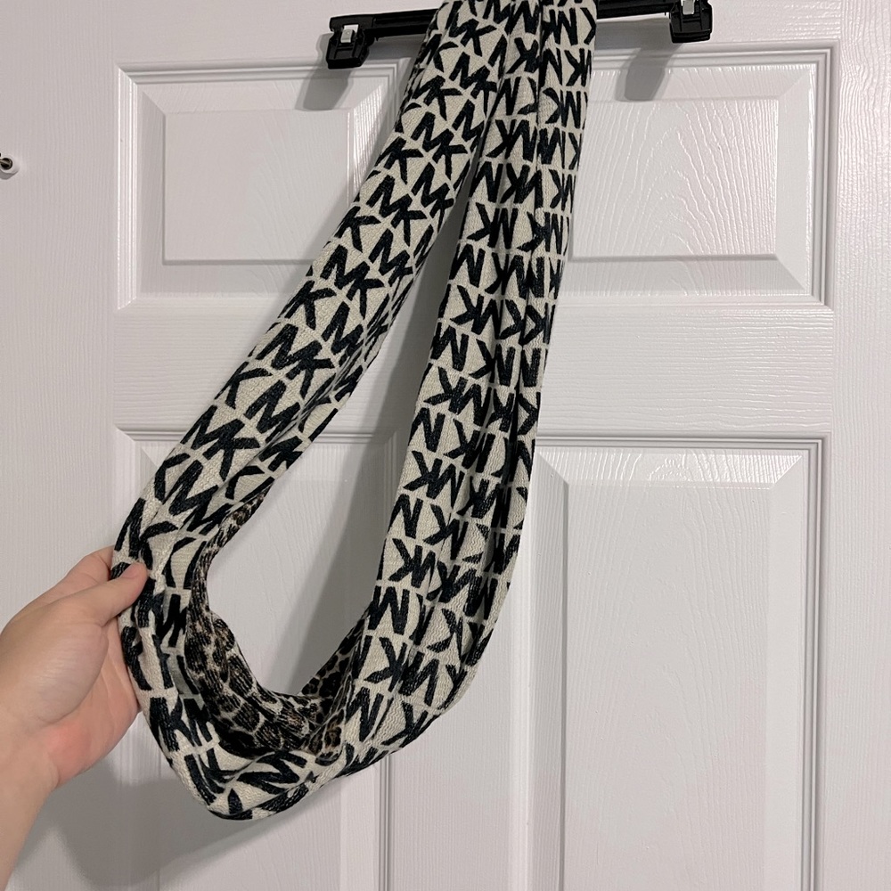 Michael Kors infinity loop scarf